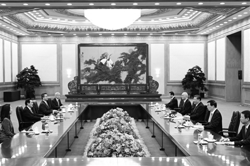 4月10日下午,中共中央总书记习近平在北京会见马英九一行。新华社发